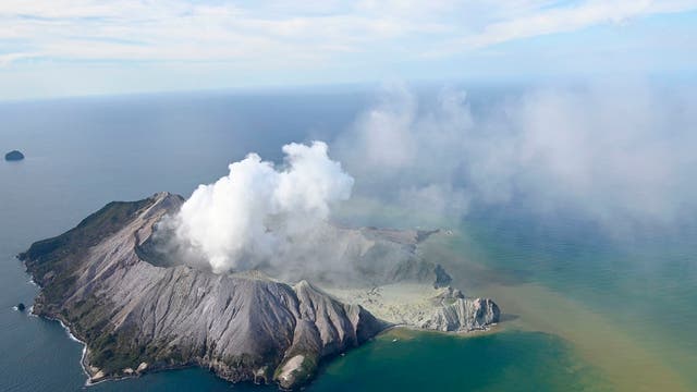Das Luftbild zeigt White Island von oben, bald nach dem Vulkanausbruch am 9. Dezember 2019.