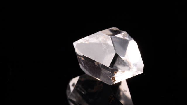 Diamant auf schwarzem Untergrund
