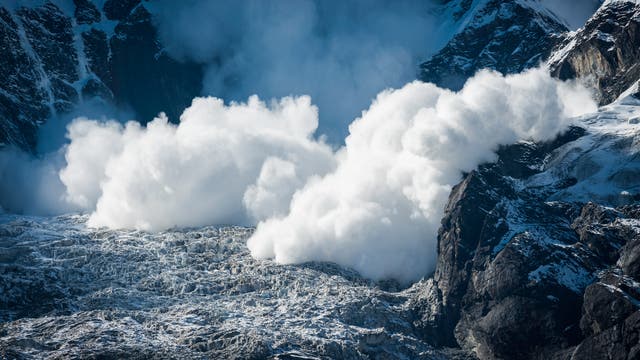 Lawine am Annapurna in Nepal